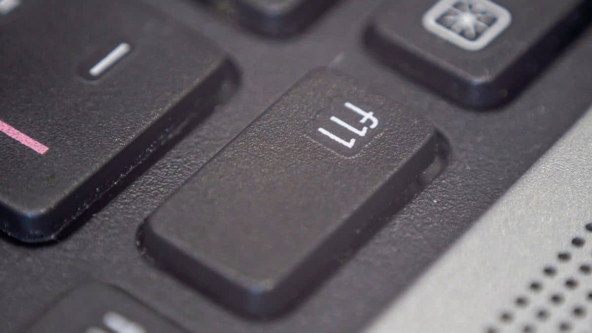 How to Exit Full-Screen Mode in Windows 11